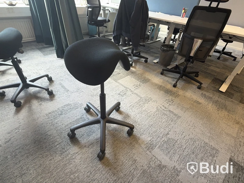 EFG Saddle Chair
