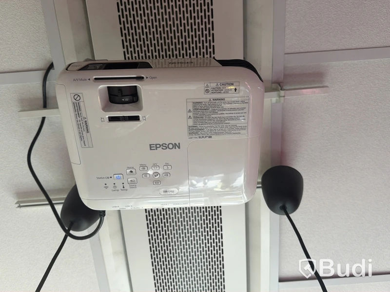 Projektor Epson EB-U32 inkl. takfäste och duk