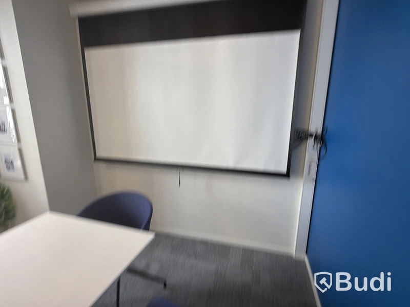 Epson projector incl. projector screen and speakers