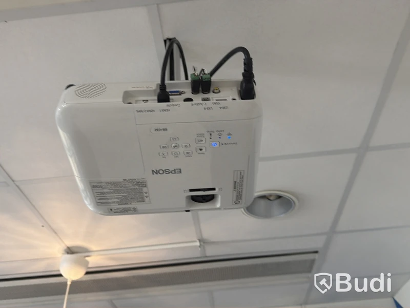 Epson projector incl. projector screen and speakers