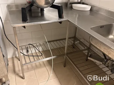 Rostfri svängd bänk med ho, blandare, hylla & konservöppnare