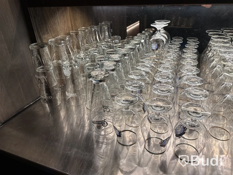 Samtliga glas i baren