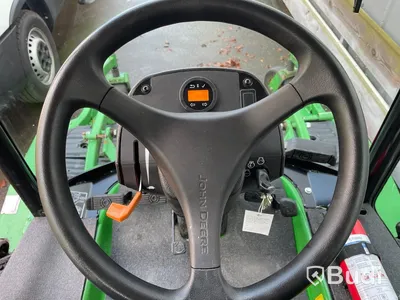 Frontrotorklippare John Deere TerrainCut -2024 med vikplog och sandspridare