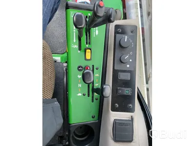 Frontrotorklippare John Deere TerrainCut -2024 med vikplog och sandspridare