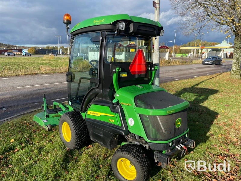 Frontrotorklippare John Deere TerrainCut -2024 med vikplog och sandspridare