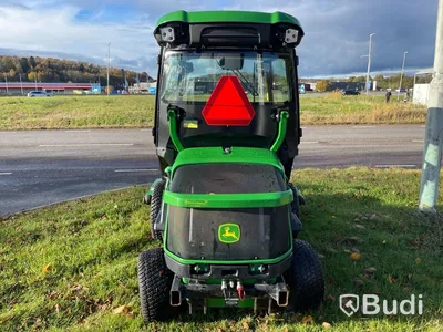 Frontrotorklippare John Deere TerrainCut -2024 med vikplog och sandspridare