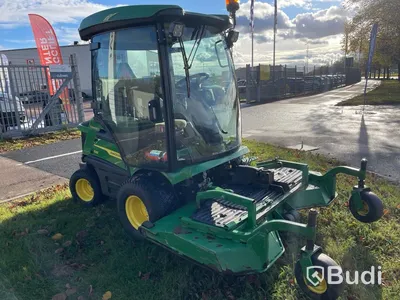 Frontrotorklippare John Deere TerrainCut -2024 med vikplog och sandspridare