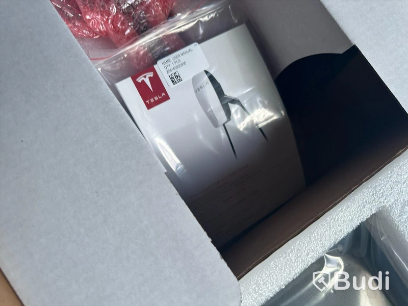 Tesla Wall connector 32A i kartong