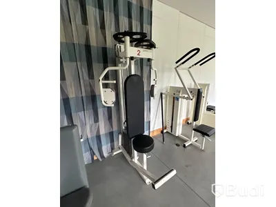 Äldre gymmaskin, bröstpress
