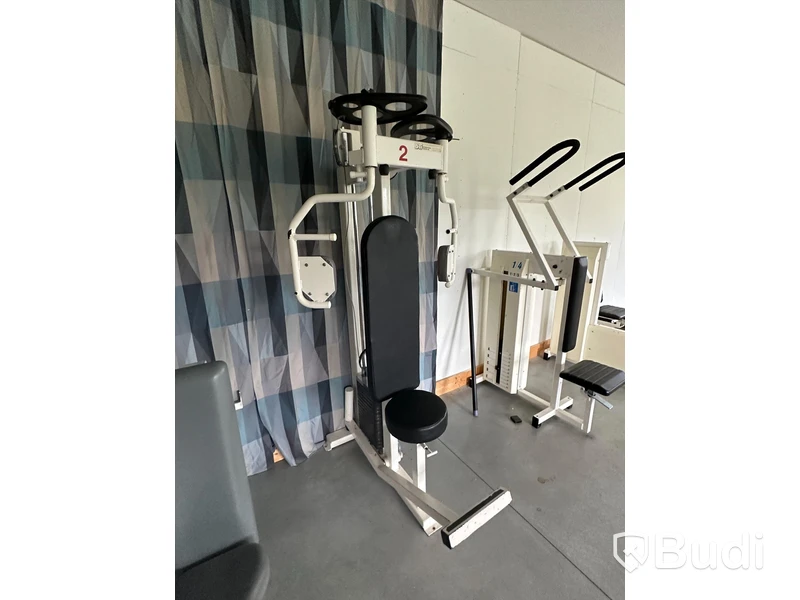 Äldre gymmaskin, bröstpress
