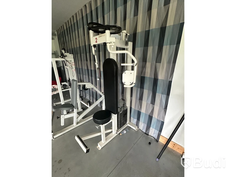 Äldre gymmaskin, bröstpress