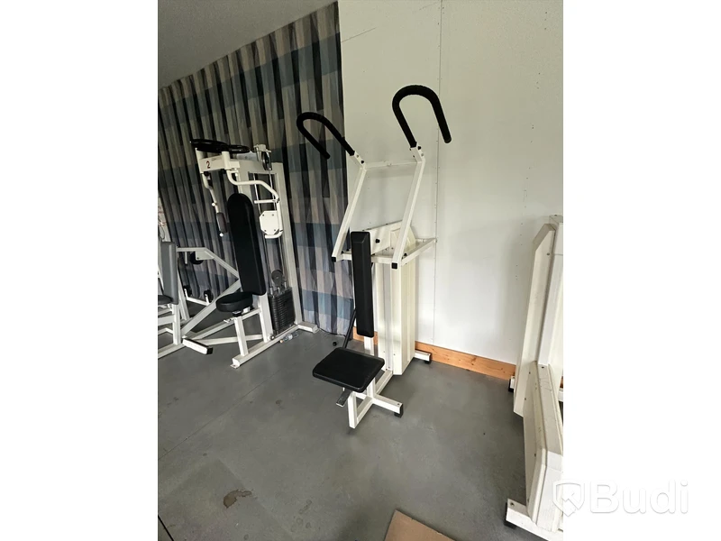 Äldre gymmaskin, latsdrag/ryggmaskin