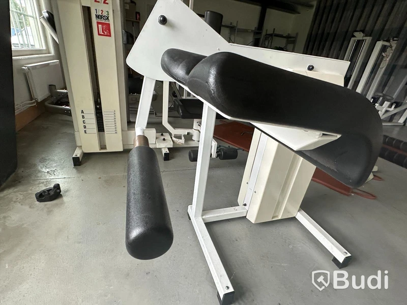 Äldre gymmaskin benmaskin