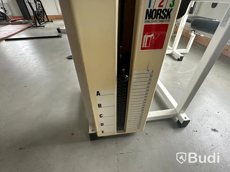 Äldre gymmaskin benmaskin