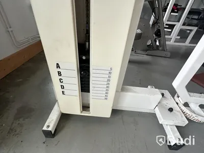 Äldre gymmaskin, sneda magmuskler