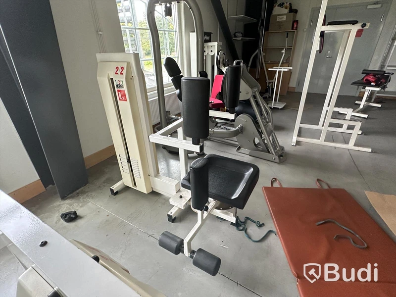 Äldre gymmaskin, sneda magmuskler