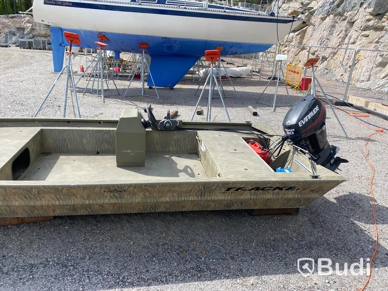 Tracker Grizzly 1754 Motorboat with Evinrude 50
