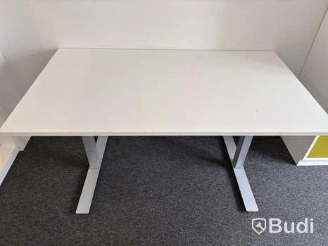 Höj- och sänkbart skrivbord