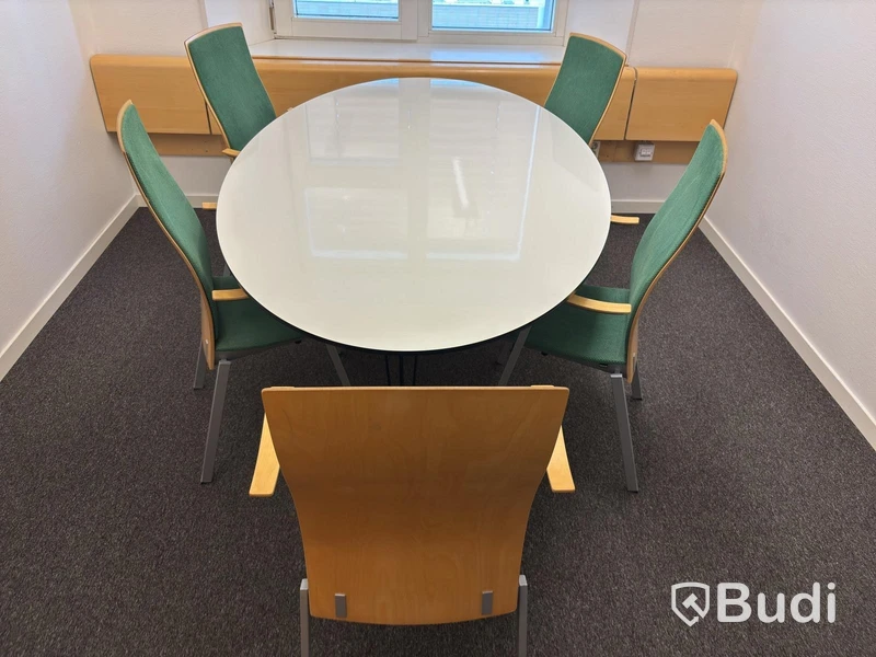 Bord inkl. 5 st. stolar
