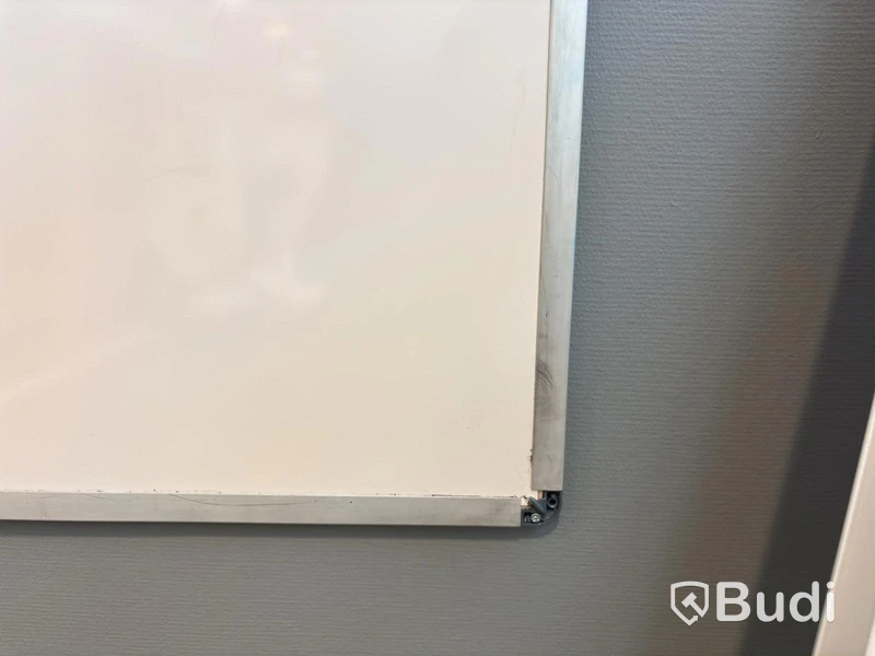 2 Whiteboards