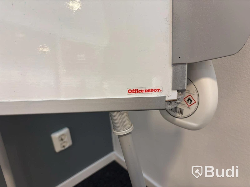 2 Whiteboards