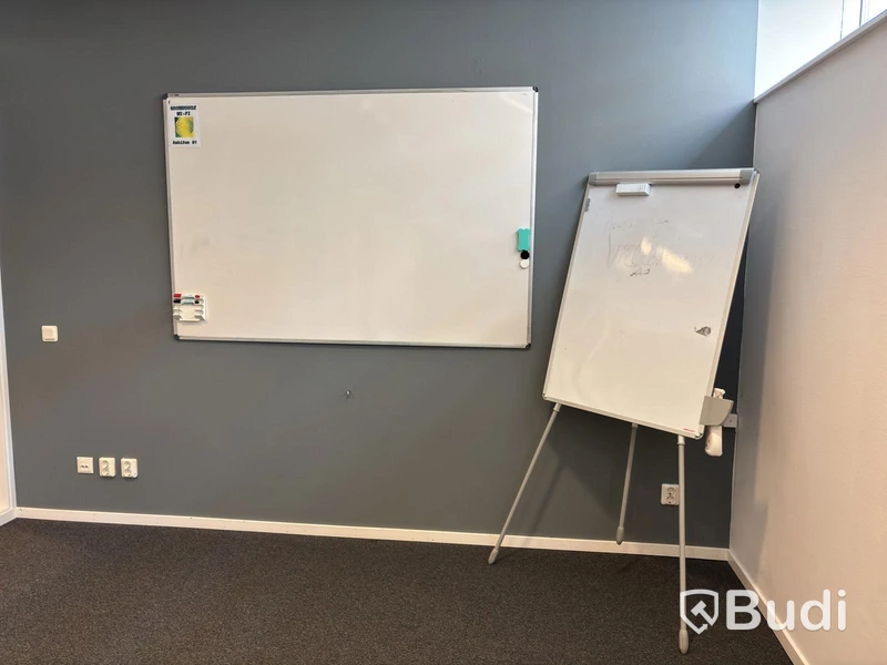 2 Whiteboards