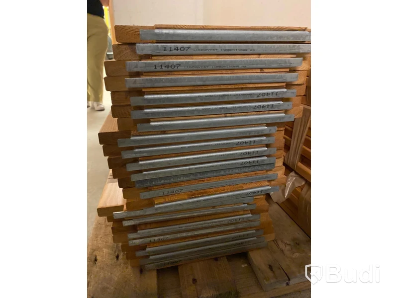 Hyllsystem samt komplett lås set, ASSA, med nycklar.