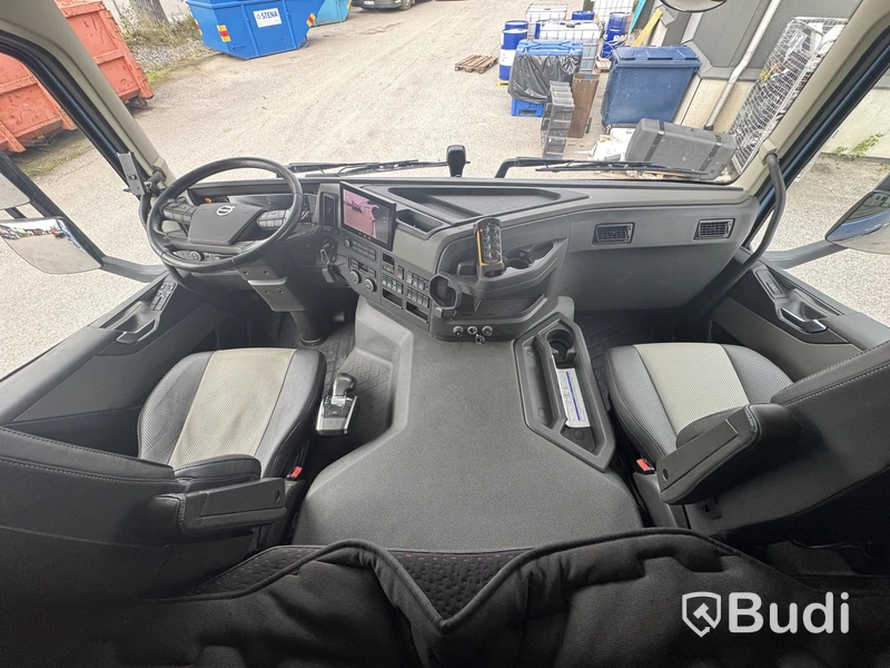 Volvo FM 470 6x2-4 I-Shift TR Hooklift - 2024 | Zetterbergs LIVAB