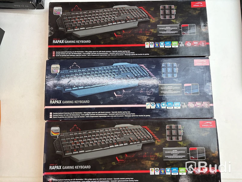 Parti med diverse gaming-tangentbord