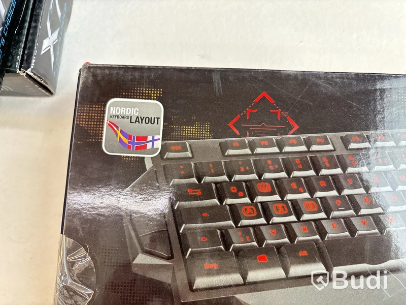Parti med diverse gaming-tangentbord