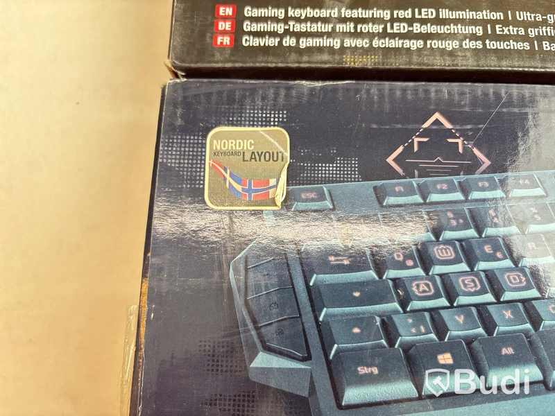 Parti med diverse gaming-tangentbord