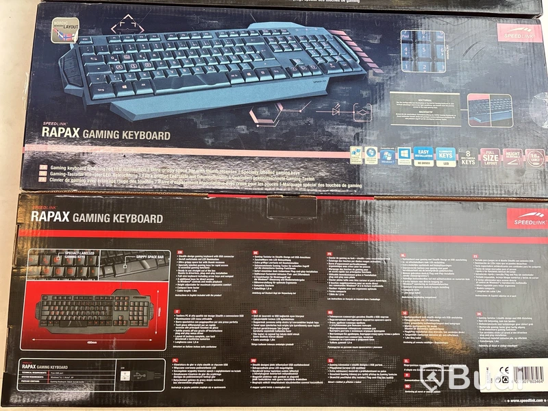 Parti med diverse gaming-tangentbord