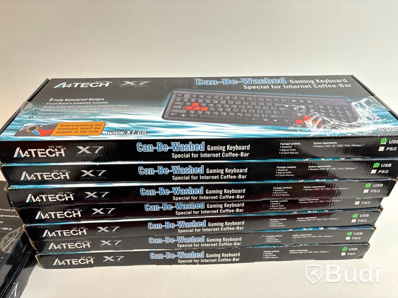 Parti med diverse gaming-tangentbord