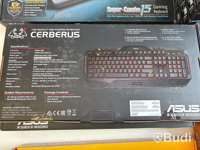 Parti med diverse gaming-tangentbord