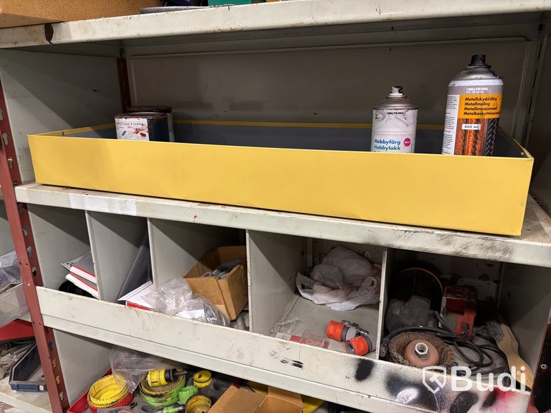 Förbrukningsmaterial, hyllor m.m.