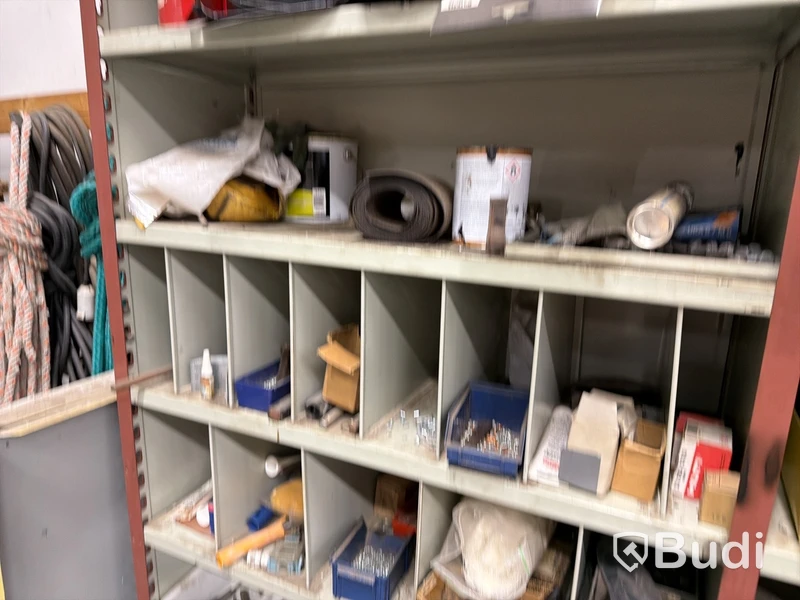 Förbrukningsmaterial, hyllor m.m.