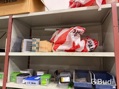 Förbrukningsmaterial, hyllor m.m.