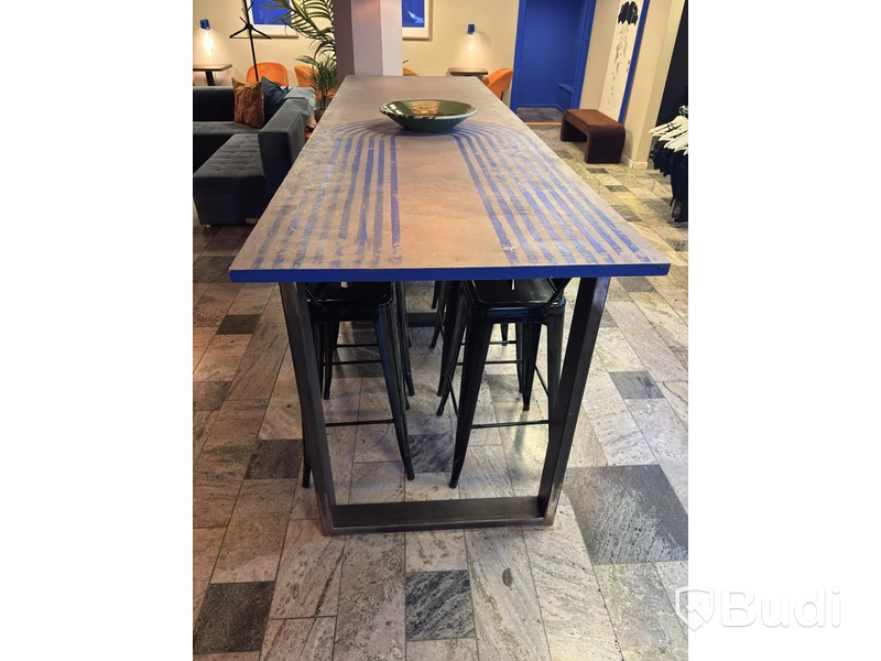 Bord inkl. 8 st. Stolar