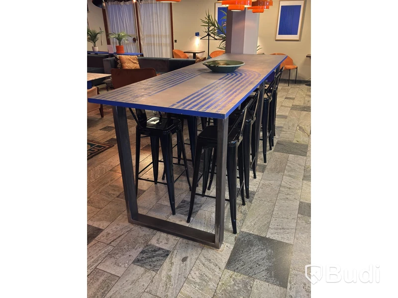 Bord inkl. 8 st. Stolar