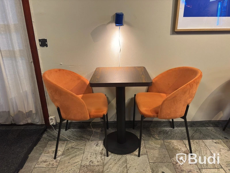 Table incl. 2 chairs
