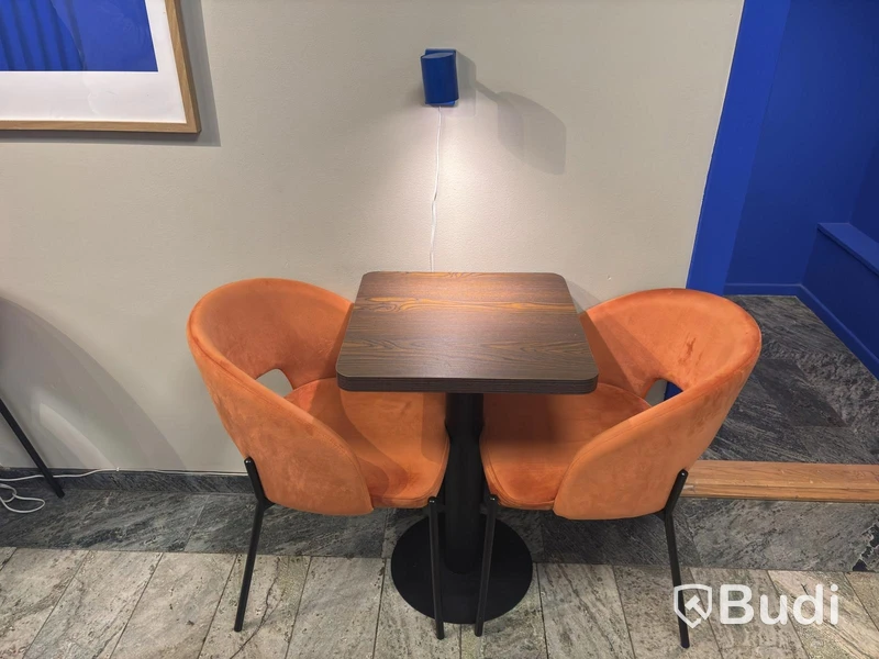 Table incl. 2 chairs