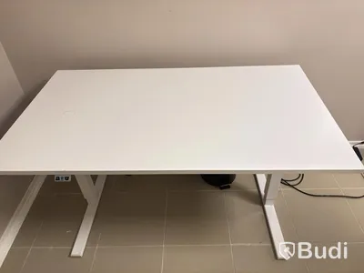 Höj- och sänkbart skrivbord inkl. kontorsstol