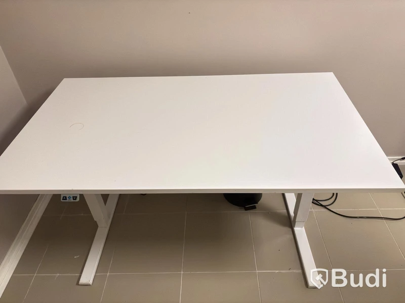 Höj- och sänkbart skrivbord inkl. kontorsstol