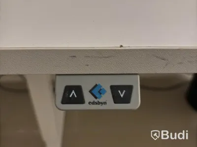 Höj- och sänkbart skrivbord inkl. kontorsstol