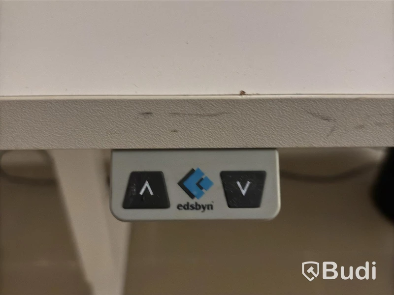Höj- och sänkbart skrivbord inkl. kontorsstol