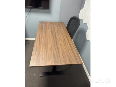 Elektriskt höj och sänkbart skrivbord inkl. kontorsstol