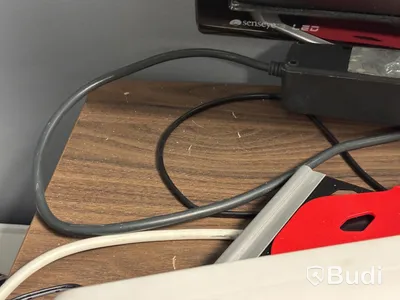 Elektriskt höj och sänkbart skrivbord inkl. kontorsstol