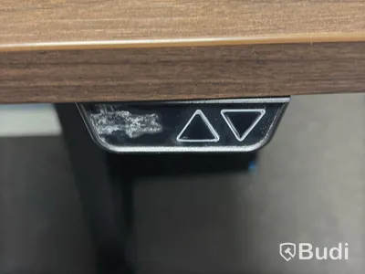 Elektriskt höj och sänkbart skrivbord inkl. kontorsstol