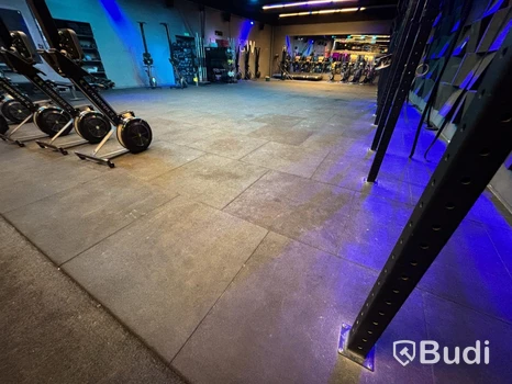 Gymgolv ca 270 m2