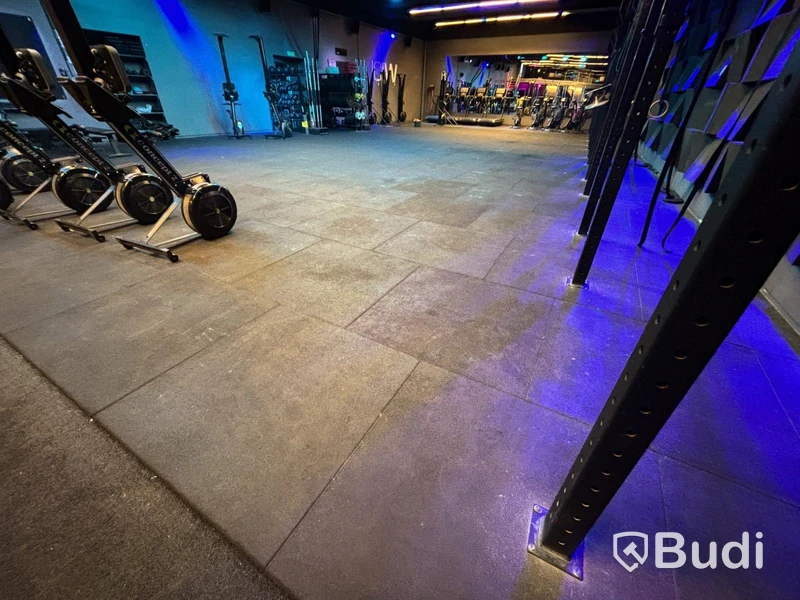 Gymgolv ca 270 m2